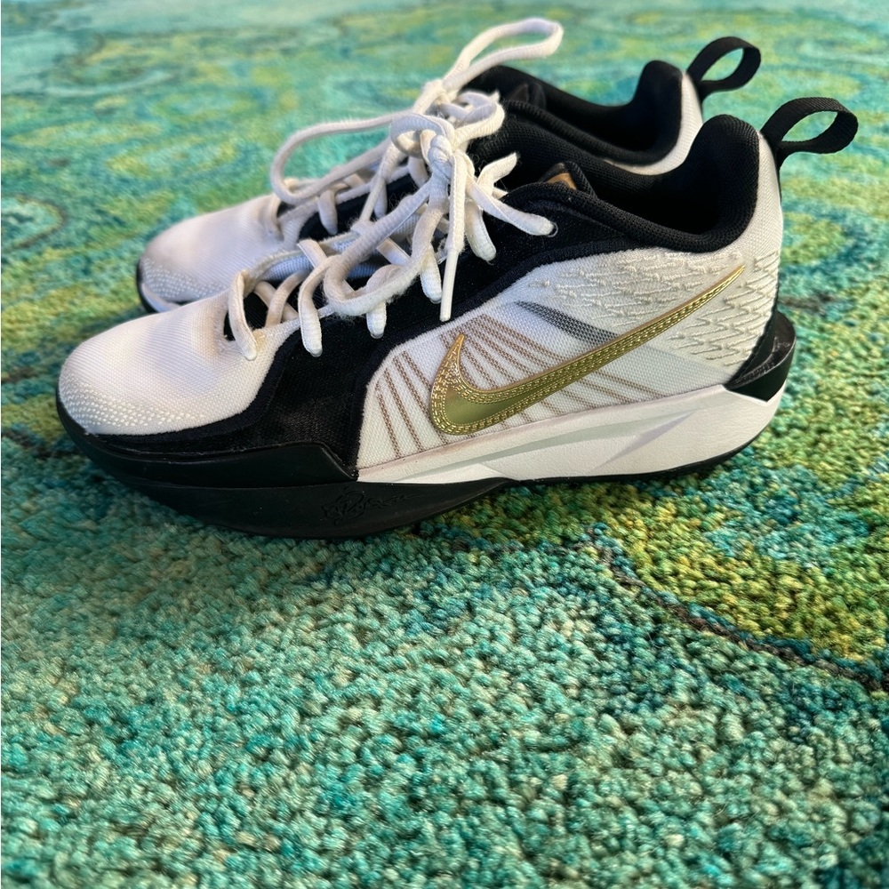 Nike Kids' Sabrina 2 Gold Quest basketball shoes